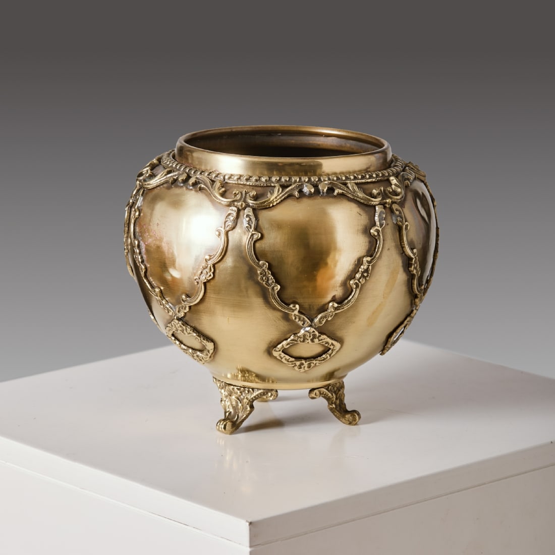 Decorative Brass Vessel with Ornate Legs: Decorative Brass Vessel with Ornate Legs, suitable as a vase, table centerpiece, or decorative item Height: 21 cm Width: 20 cm Minor defects Notice: We are located in Israel and provide full packing a