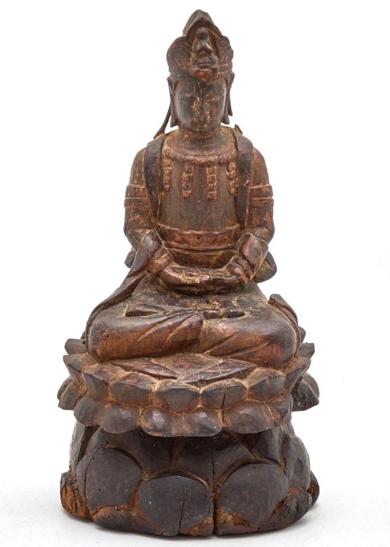 Antique Chinese Statue of Yanguang Niangniang Made of Carved Wood: Antique Chinese Statue of Yanguang Niangniang Made of Carved Wood, height: 26 cm Width: 14 cm (* Yanguang Niangniang - also known as Our Lady Who Restores Sight or Yanguang Mingmu Yuanjun, is a Taoist