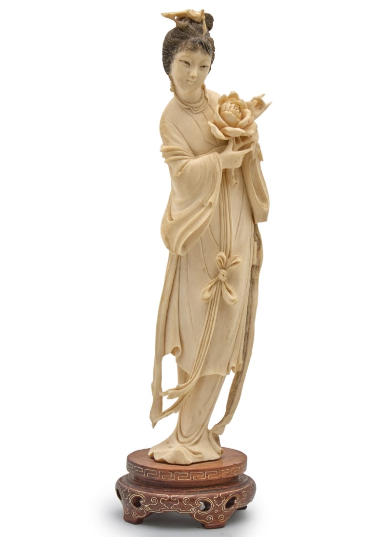Old and High-Quality Chinese Statue Made of Luxurious White Material, Hand-Carved by an Artist (1 of 5)