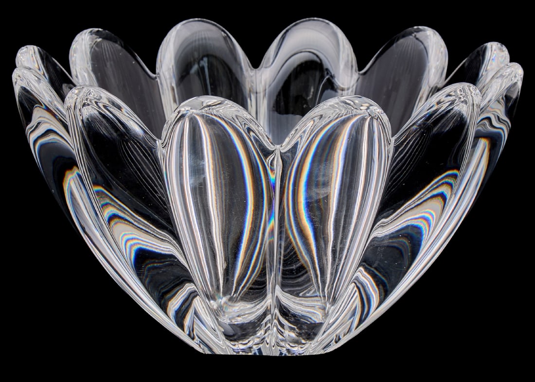 High-Quality and Massive Swedish Crystal Vessel by 'Orrefors', Signed: High-Quality and Massive Swedish Crystal Vessel by 'Orrefors', Signed, diameter: 26 cm Height: 15 cm Notice: We are located in Israel and provide full packing and shipping service. You can ask us for 