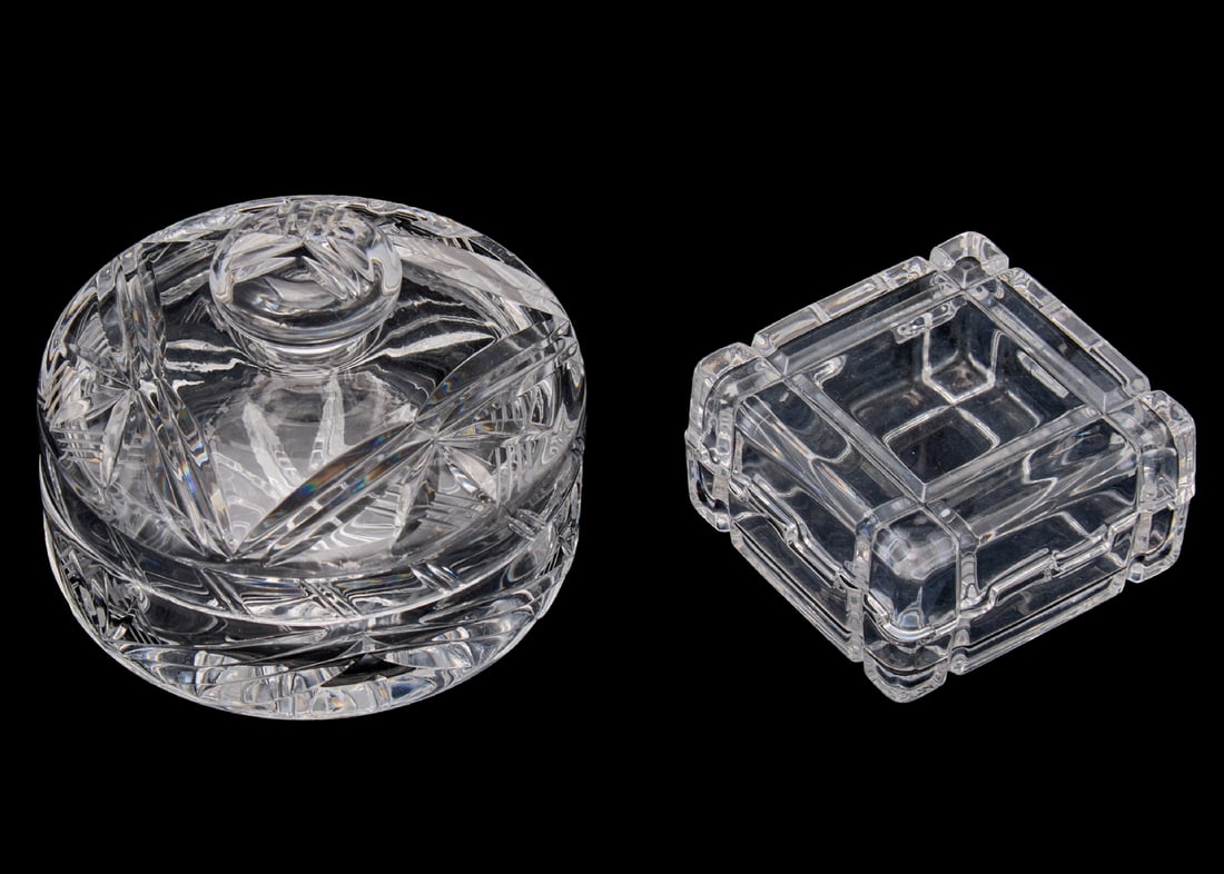 Pair of Small Crystal Boxes Including a Round Box with Lid and a Square Box: Pair of Small Crystal Boxes Including a Round Box with Lid and a Square Box, one square 7X7 cm One round 11X9 cm Notice: We are located in Israel and provide full packing and shipping service. You can