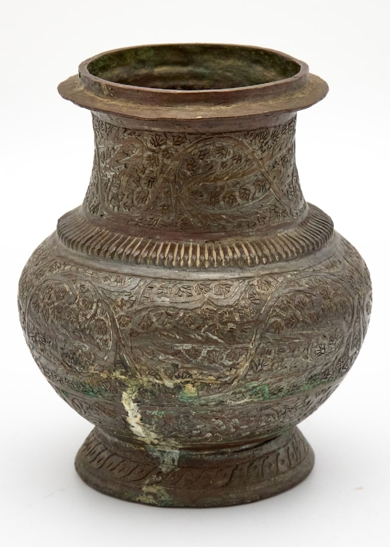 Antique and Quality Hindu Persian (Kashmiri) Vessel from the Mughal Empire: Antique and Quality Hindu Persian (Kashmiri) Vessel from the Mughal Empire, first half of the 19th century Hand-decorated, heavy Height: 16.5 cm Diameter: 14 cm Condition consistent with age Notice: W