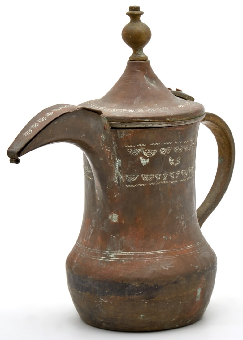 Dallah – Traditional Arabic Coffee Pot Made of Brass: Dallah – Traditional Arabic Coffee Pot Made of Brass, decorated with delicate decorative engravings Height: 29 cm Total width: 31 cm Notice: We are located in Israel and provide full packing and shi