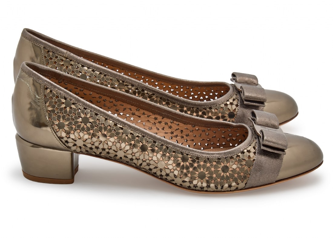 Salvatore Ferragamo Shoes, Vara Model, Metallic Silver, Low Heel (1 of 11)
