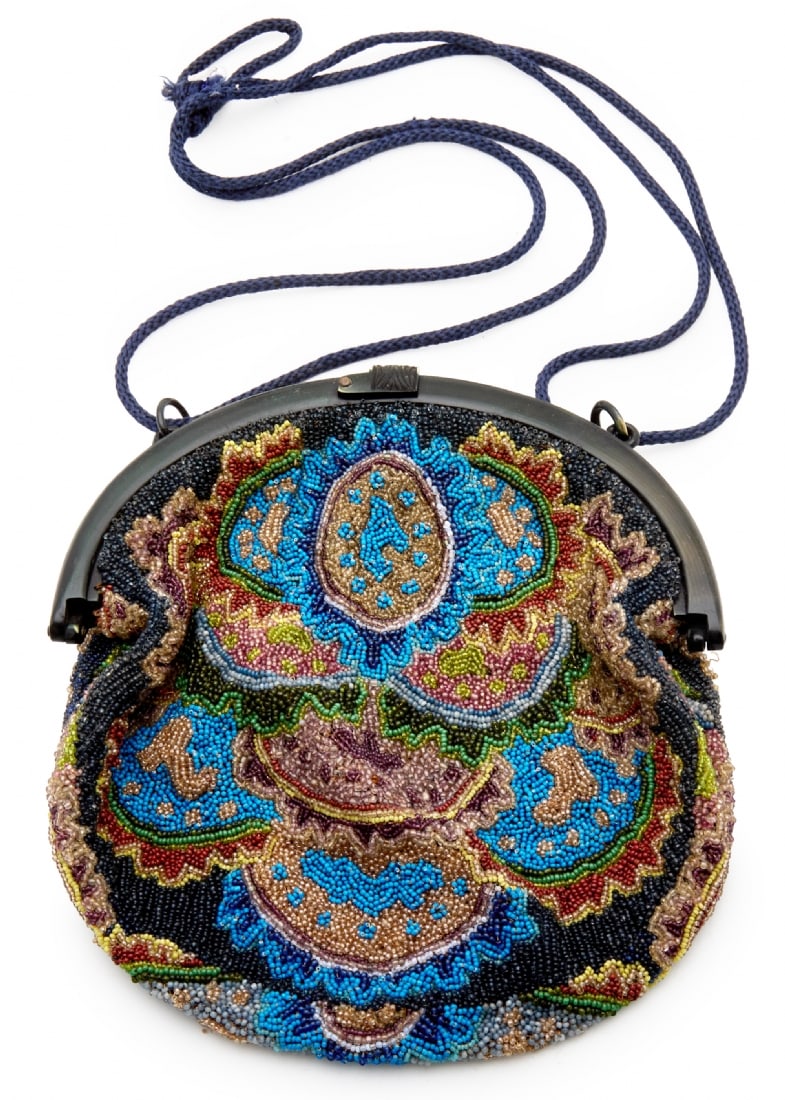 Art Deco Style Evening Bag Made of Glass Beads: Art Deco Style Evening Bag Made of Glass Beads, from 1920-1935. Bag dimensions: 20X19 cm Notice: We are located in Israel and provide full packing and shipping service. You can ask us for a shipping q