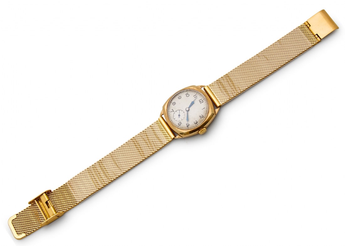 14 Karat Yellow Gold Wristwatch, Unsigned, Gold-Plated Metal Strap: 14 Karat Yellow Gold Wristwatch, Unsigned, Gold-Plated Metal Strap, watch width: 3 cm. Working condition not tested Notice: We are located in Israel and provide full packing and shipping service. You 