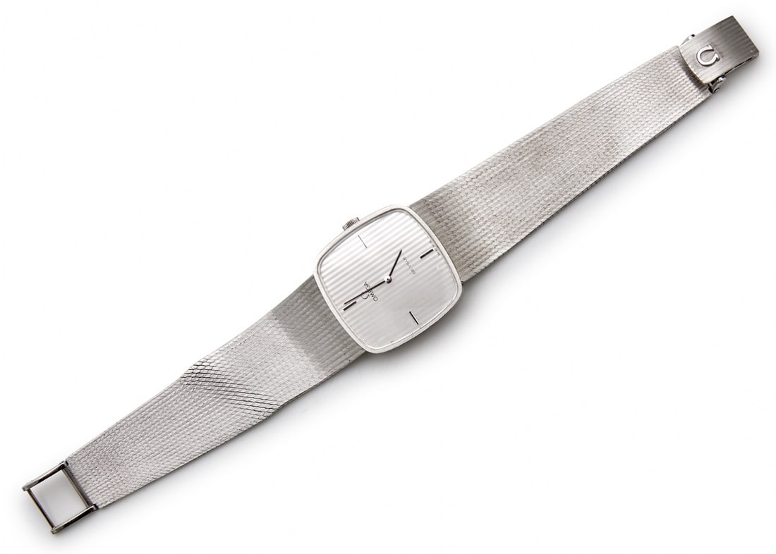 Omega Wristwatch, Made of 18 Karat White Gold (Including Strap), Signed 750: Omega Wristwatch, Made of 18 Karat White Gold (Including Strap), Signed 750, dent mark on the strap, working condition not tested, no paperwork or box Dial width: 3 cm Total weight: 82 grams Notice: W