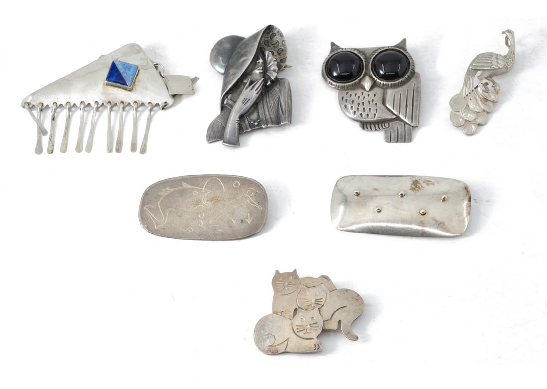 Seven designed silver pins all stamped sterling silver, some inlaid: Seven designed silver pins all stamped sterling silver, some inlaid, total weight: 117 grams in total Length of the large pin: 7.5 cm Notice: We are located in Israel and provide full packing and ship