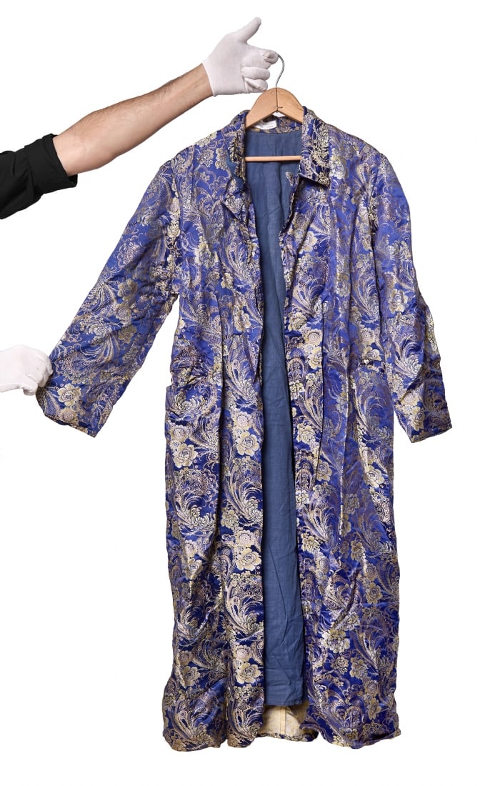 Robe with Complex Floral Patterns in Blue and Gold Shades: Robe with Complex Floral Patterns in Blue and Gold Shades, signs of use Length: 123 cm Notice: We are located in Israel and provide full packing and shipping service. You can ask us for a shipping quo