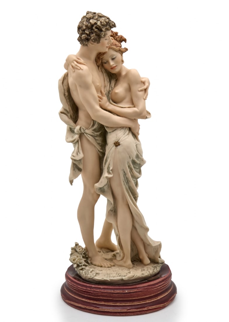 Figurine by Giuseppe Armani - Florence, Made of Handcrafted Cast Material: Figurine by Giuseppe Armani - Florence, Made of Handcrafted Cast Material, signed 1998 Height: 33 cm Notice: We are located in Israel and provide full packing and shipping service. You can ask us for 