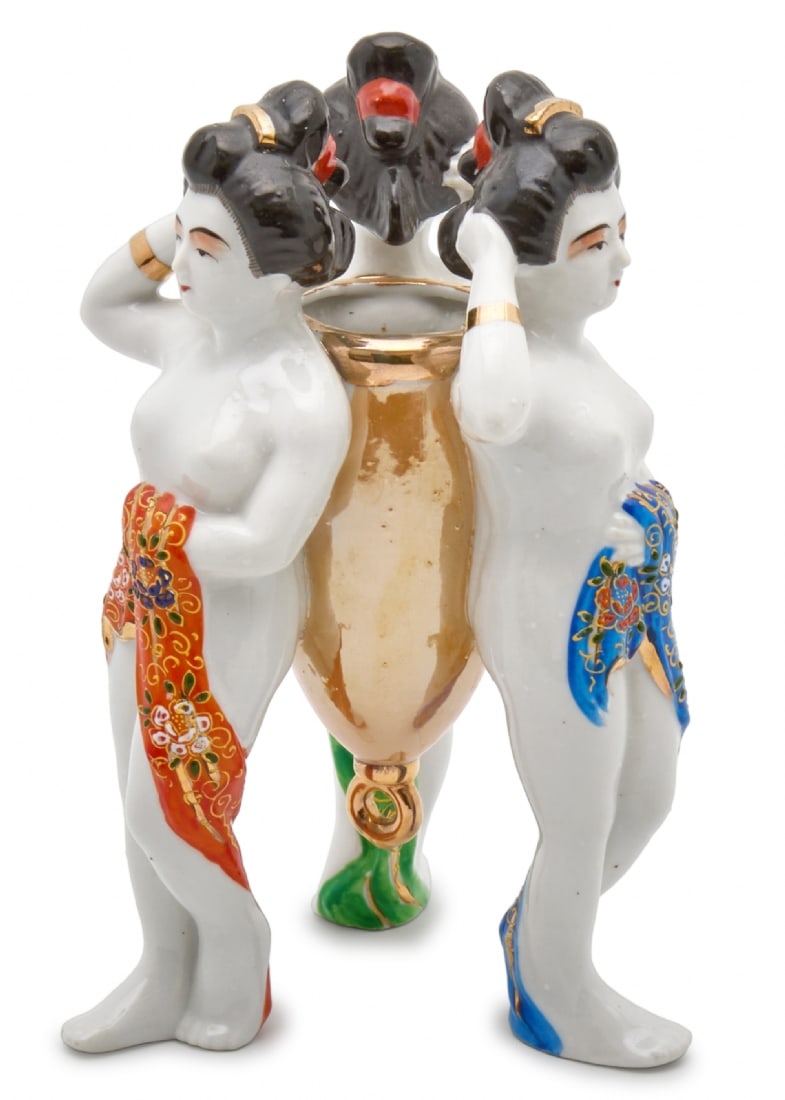 Japanese Porcelain Vase Depicting Three Geishas by Maruni & Co, Kobe: Japanese Porcelain Vase Depicting Three Geishas by Maruni & Co, Kobe, designed as three geishas around a central vessel Made by Maruni & Co, Kobe, Japan Height: 23 cm Notice: We are located in Israel 