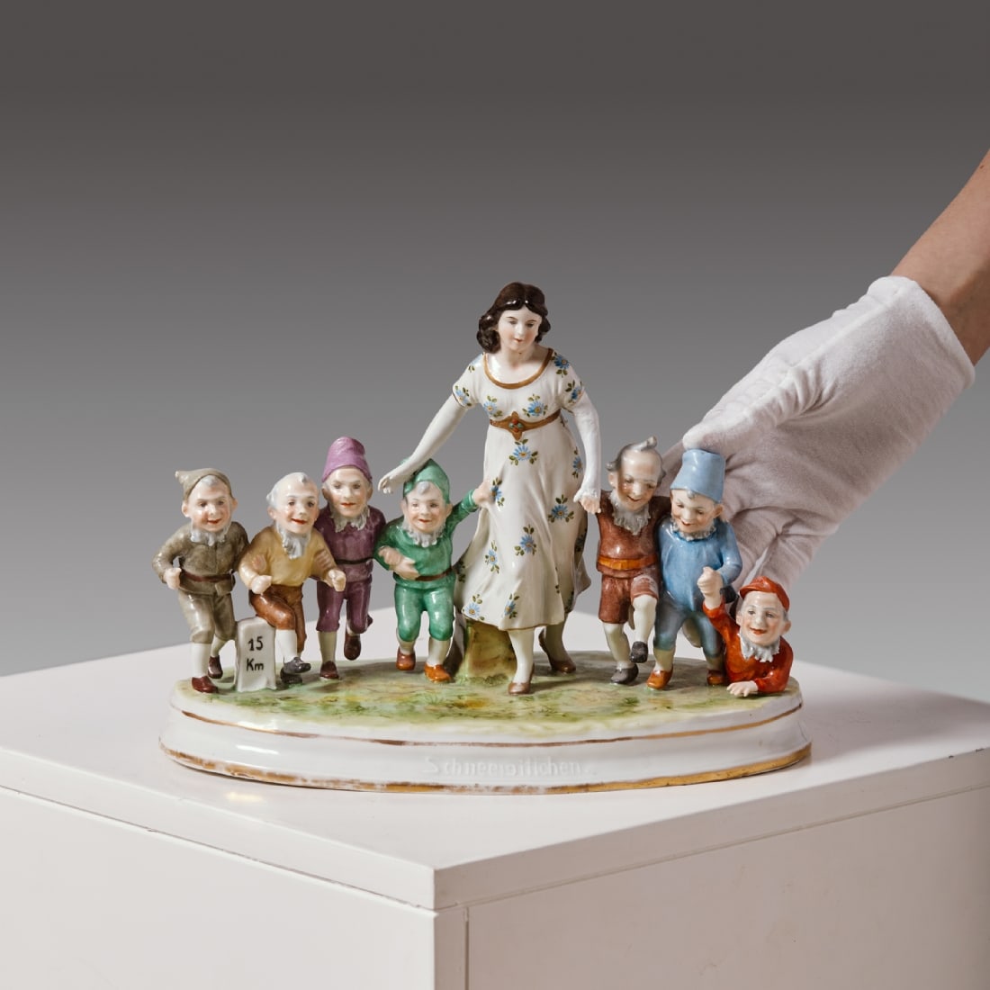 German Porcelain Sculpture of Snow White and the Seven Dwarfs, Hand-Painted, Signed: German Porcelain Sculpture of Snow White and the Seven Dwarfs, Hand-Painted, Signed, defects and repairs Length: 28.5 cm Height: 21 cm Notice: We are located in Israel and provide full packing and shi