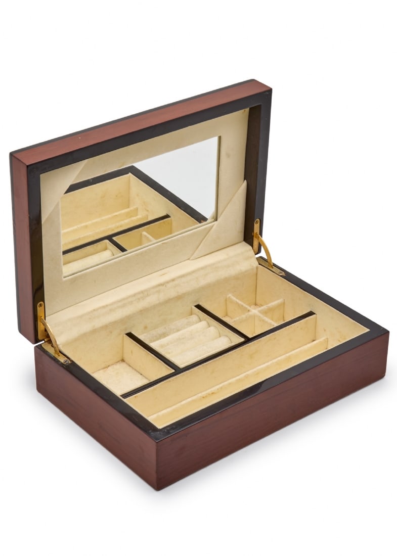 Elegant Wooden Storage Box with Glossy Finish and Velvet Interior Divided into Compartments: Elegant Wooden Storage Box with Glossy Finish and Velvet Interior Divided into Compartments, 27X19X8 cm Defects Dirt inside the box Notice: We are located in Israel and provide full packing and shippi