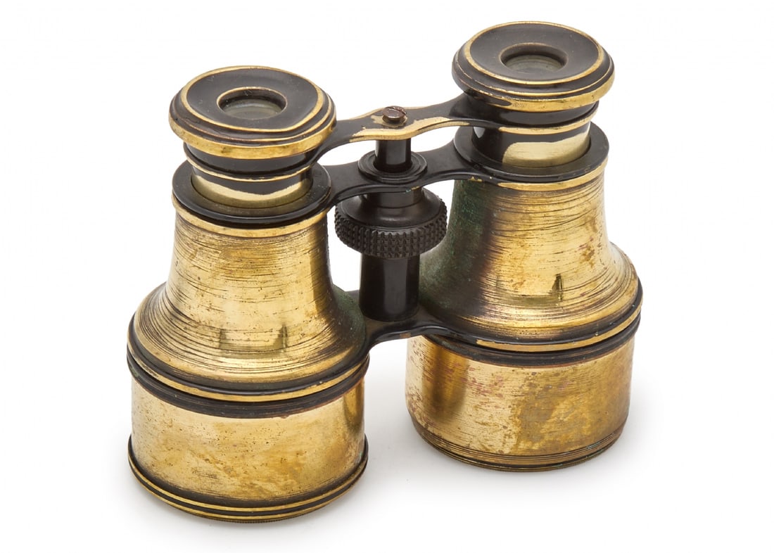 Classic Vintage Brass Opera Glasses: Classic Vintage Brass Opera Glasses, working condition not tested Dimensions: 9X12 cm Notice: We are located in Israel and provide full packing and shipping service. You can ask us for a shipping quot