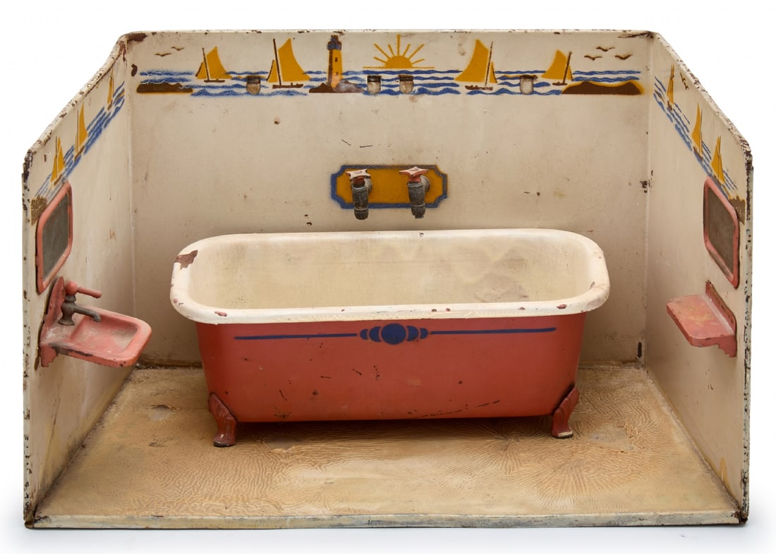 Vintage Dollhouse Bathroom Set Made of Tin, Europe, Mid-20th Century: Vintage Dollhouse Bathroom Set Made of Tin, Europe, Mid-20th Century, including bathtub, sink, and printed elements European toy design collectible from the 1930s–50s Dimensions: 30X17 cm Notice: We
