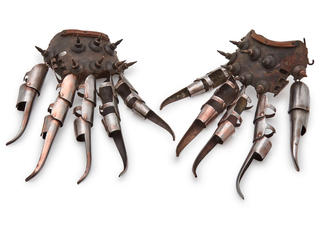 Pair of Decorative Chinese Fighting Claws in Antique Style: Pair of Decorative Chinese Fighting Claws in Antique Style, inspired by traditional Chinese martial arts accessories. Made of copper and metal, connected by chains. One metal clasp is missing Notice: