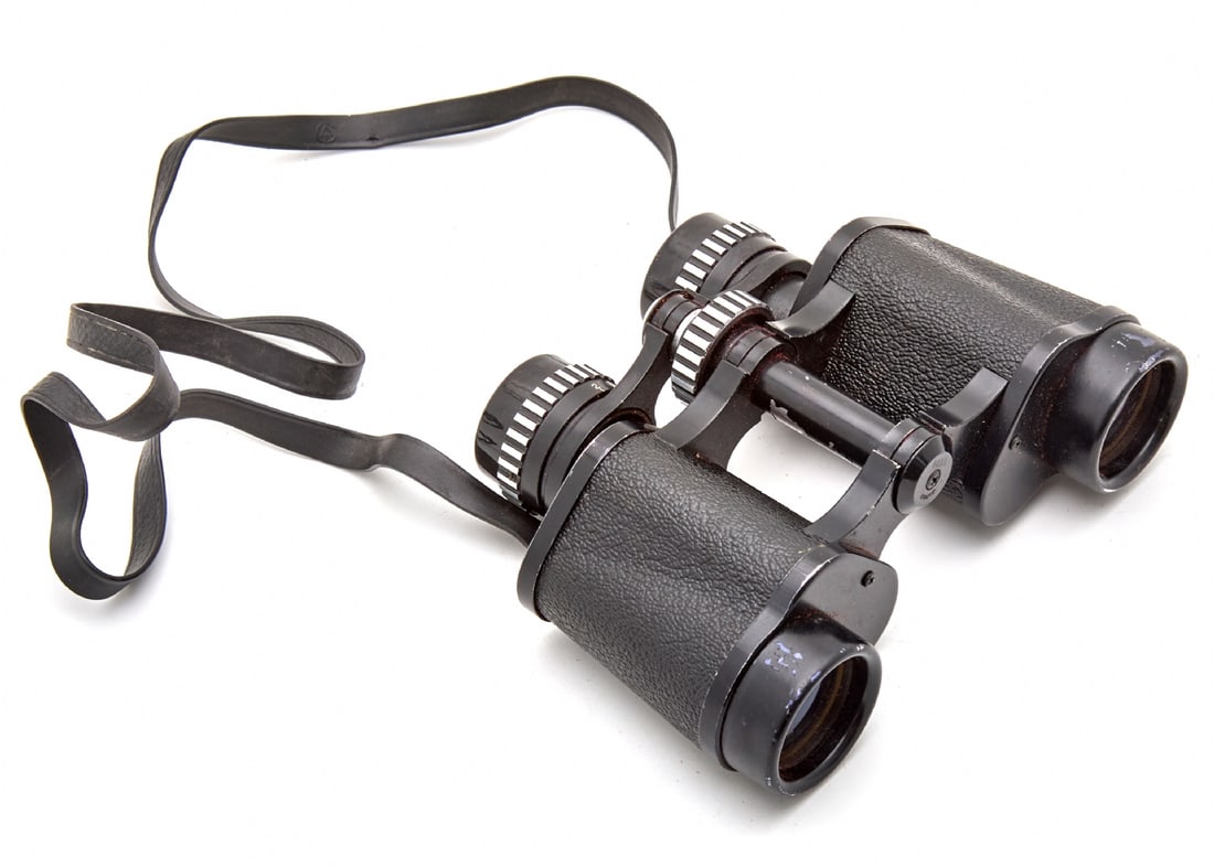 Soviet Field Binoculars "Berkut-10" 10x50 Made in the USSR: Soviet Field Binoculars "Berkut-10" 10x50 Made in the USSR, classic field/military binoculars for collectors. Includes leather case (strap torn). Dimensions: 13X16X6 cm Notice: We are located in