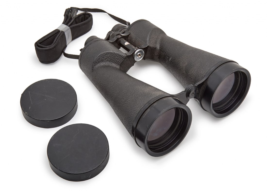 Large Field/Astronomy Binoculars, Made by Celestron Model Giant 11x80: Large Field/Astronomy Binoculars, Made by Celestron Model Giant 11x80, with original carrying case. Dimensions: 29X23X10 cm Notice: We are located in Israel and provide full packing and shipping servi