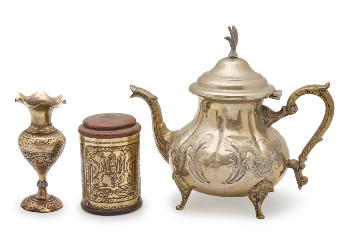 Collection of 3 Decorative Ornamental Items: Collection of 3 Decorative Ornamental Items, decorative metal teapot on legs. Decorative metal goblet and a small storage container with a wooden lid. Dimensions: 11-23 cm Notice: We are located in Is