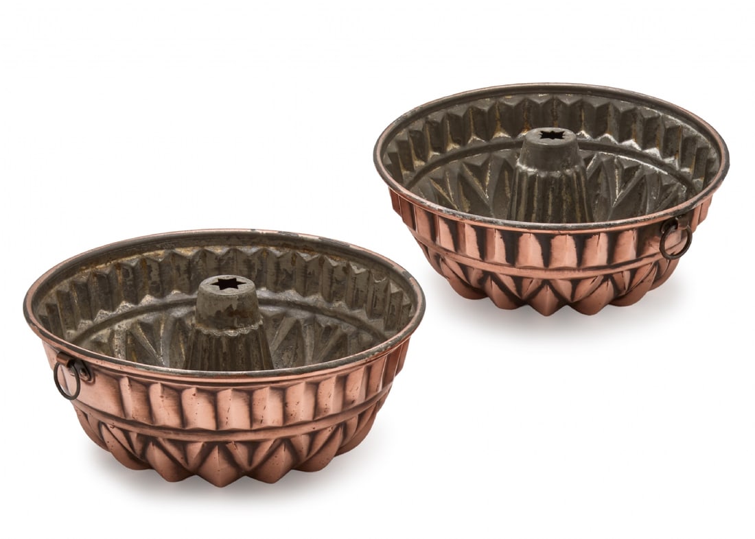 Pair of Vintage Copper Baking Molds with Embossed Decoration (1 of 3)
