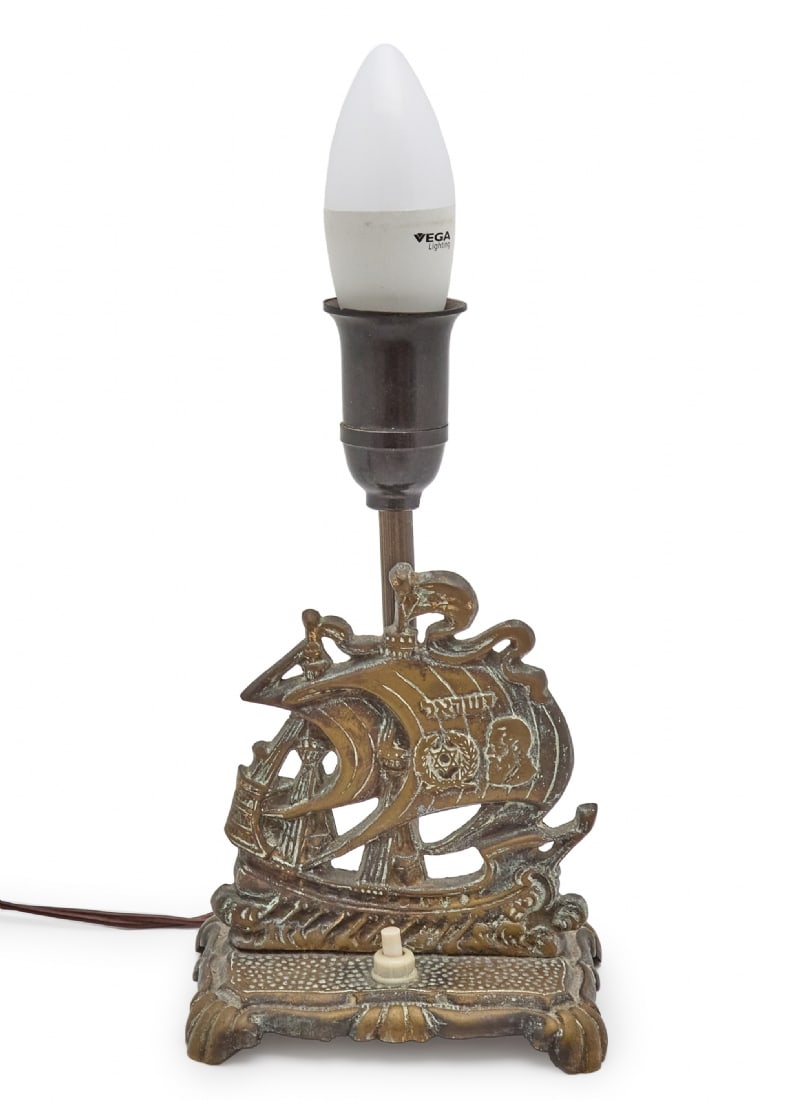 Israeli Style Brass Table Lamp with a Figure of Benjamin Ze'ev Herzl: Israeli Style Brass Table Lamp with a Figure of Benjamin Ze'ev Herzl, working condition is good Total height with lamp: 29 cm Height without lamp: 15 cm Width: 12 cm Notice: We are located in Israel