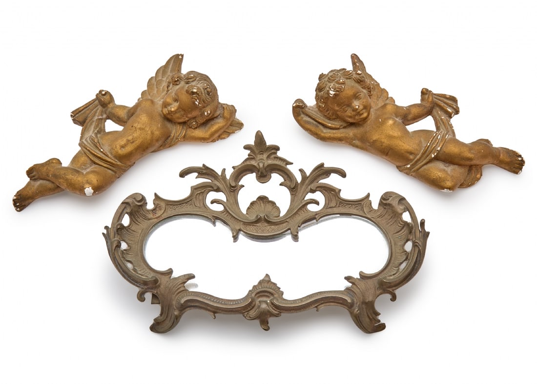 Decorative Rococo Style Mirror Tray with Pair of Classic Angels: Decorative Rococo Style Mirror Tray with Pair of Classic Angels, small tray with mirror in a richly cast frame Length: 18 cm Alongside a pair of gold-finished angel figures Height of each angel: 14 cm