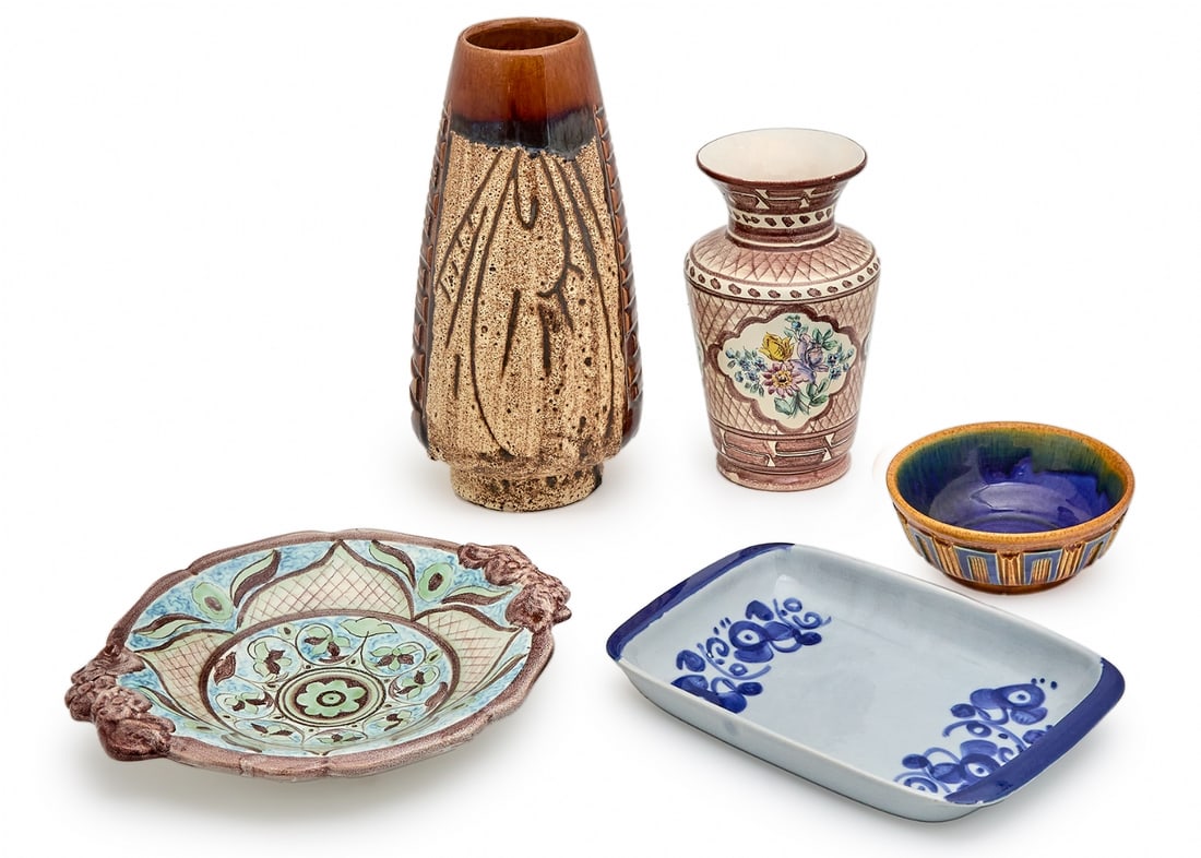 Five Different Israeli Ceramic Items: Five Different Israeli Ceramic Items, various manufacturers including Lapid (Arabesque model) and Beit Hayotzer (only four signed), the tall jug has a defect at the base rim Height of the large jug: 3