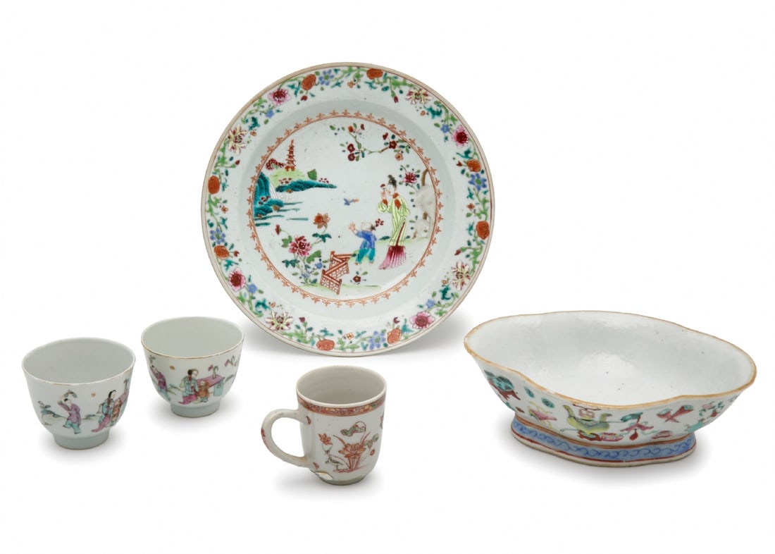 Five Different Antique Chinese Porcelain Items from Various Periods, Plate from Qianlong Period: Five Different Antique Chinese Porcelain Items from Various Periods, Plate from Qianlong Period, hand-decorated, Qianlong period (1736–1795) One cup has rim flaws Only two identical low cups are sig