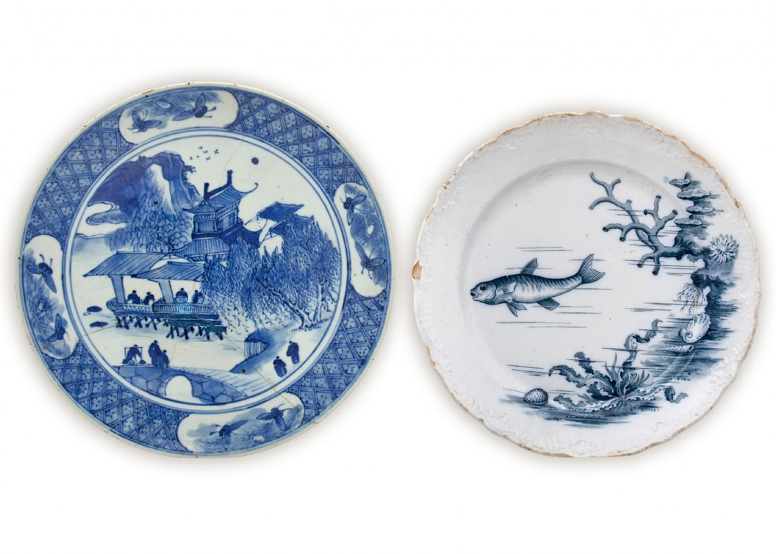 Pair of Blue and White Plates Villeroy & Boch Neptun and Chinese Plate: Pair of Blue and White Plates Villeroy & Boch Neptun and Chinese Plate, porcelain plate by Villeroy & Boch from the "Neptun" series produced at the Wallerfangen factory And a plate in traditional Chin
