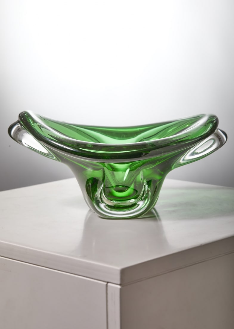 Decorative Bowl Made of Hand-Blown Artistic Glass in Emerald Green: Decorative Bowl Made of Hand-Blown Artistic Glass in Emerald Green, width: 29 cm Height: 13 cm Notice: We are located in Israel and provide full packing and shipping service. You can ask us for a ship