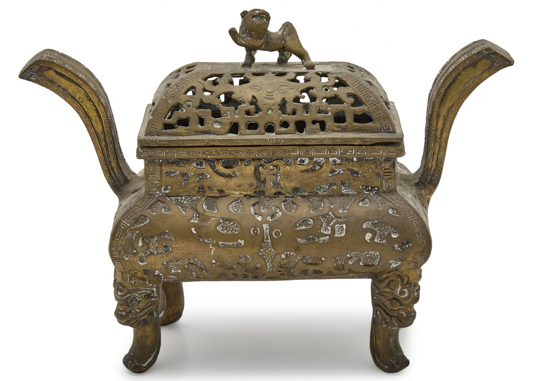 Chinese Table Ornament in the Form of an Incense Burner (Koro) in Cast Brass, Styled and Signed: Chinese Table Ornament in the Form of an Incense Burner (Koro) in Cast Brass, Styled and Signed, total length including handles: 26 cm Total height including matching lid: 20 cm Notice: We are located