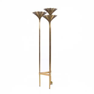 Nucci Valsecchi: Nucci Valsecchi Lampada con tre luci Mod. Papyrus Ottone lavorato Italia, 1970 ca. 190 x 63 x 63 cm Nucci Valsecchi A Lamp With Three Lights Mod. Papyrus Worked brass Italy, ca. 1970 190 x 63 x 63 cm