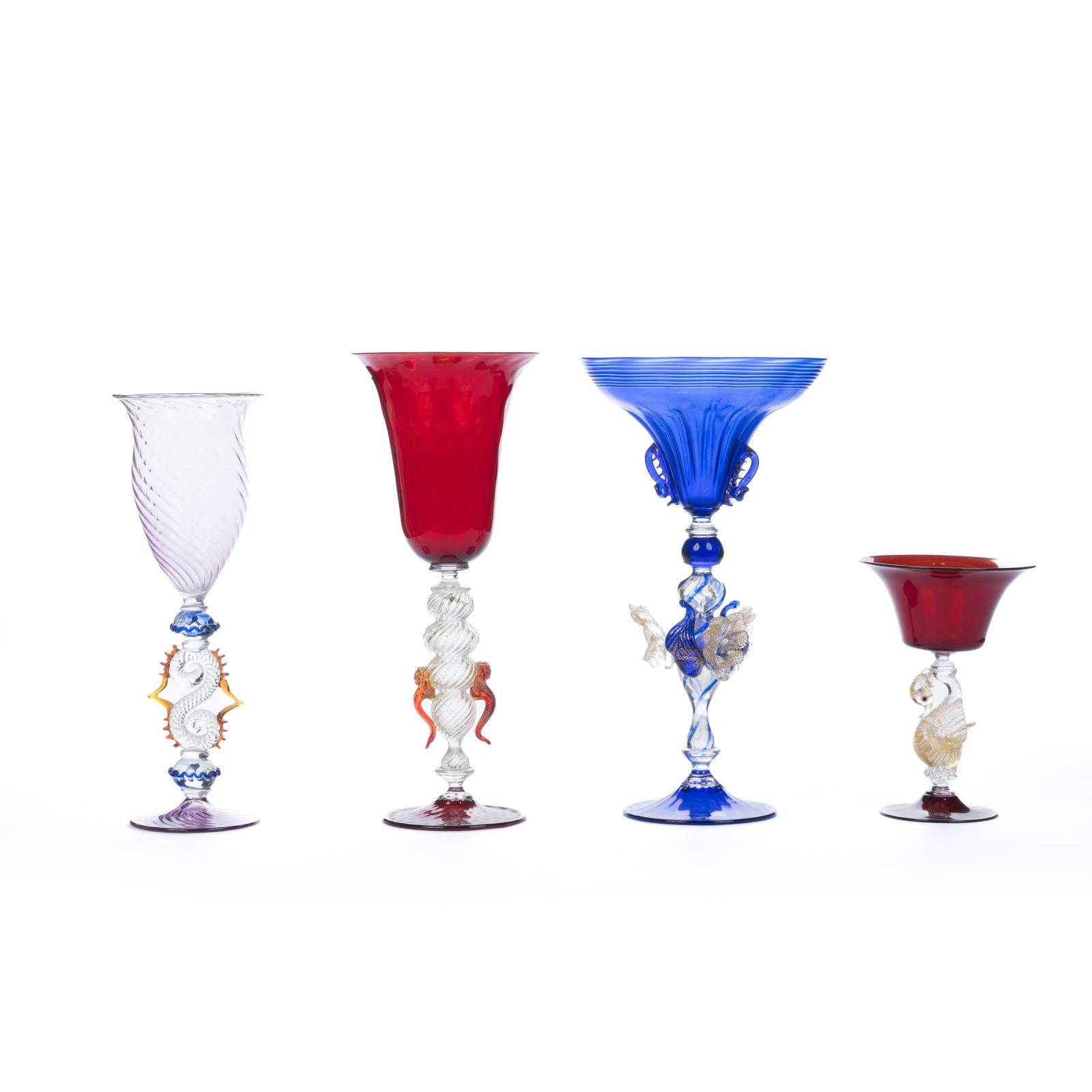 Quattro calici Vetro di Murano soffiato in diverse forme, colori e decori Italia, 1940/50 ca. Misure (1 of 9)