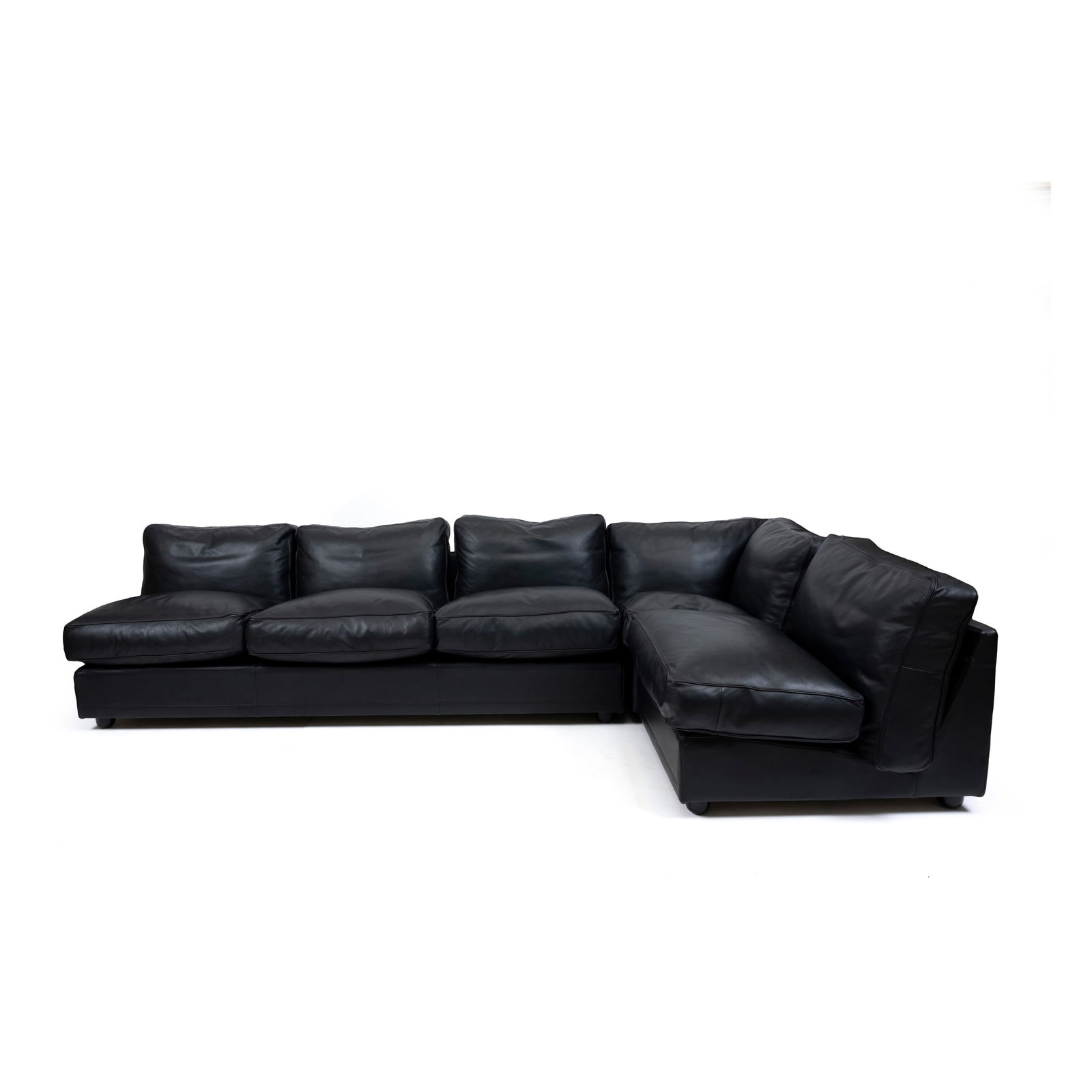 Poltrona Frau Divano modulare Struttura in legno e metallo e rivestimenti in pelle del periodo,: Poltrona Frau Divano modulare Struttura in legno e metallo e rivestimenti in pelle del periodo, piedini in elementi di plastica regolabili Prod. Poltrone Frau Italia, 1980/90 ca. Tre posti: 70 x 215 x