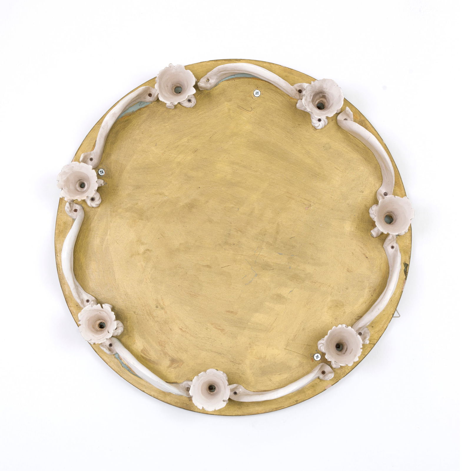 Egle Pozzi Biginelli (Alessandria 1907 - Milano 2007): Egle Pozzi Biginelli (Alessandria 1907 - Milano 2007) Lampada da soffitto o muro Struttura in legno laccato e decori in ceramica smaltata bianca Prod. Italia, 1963 60 x 12 cm Firma dell'artista "Egle