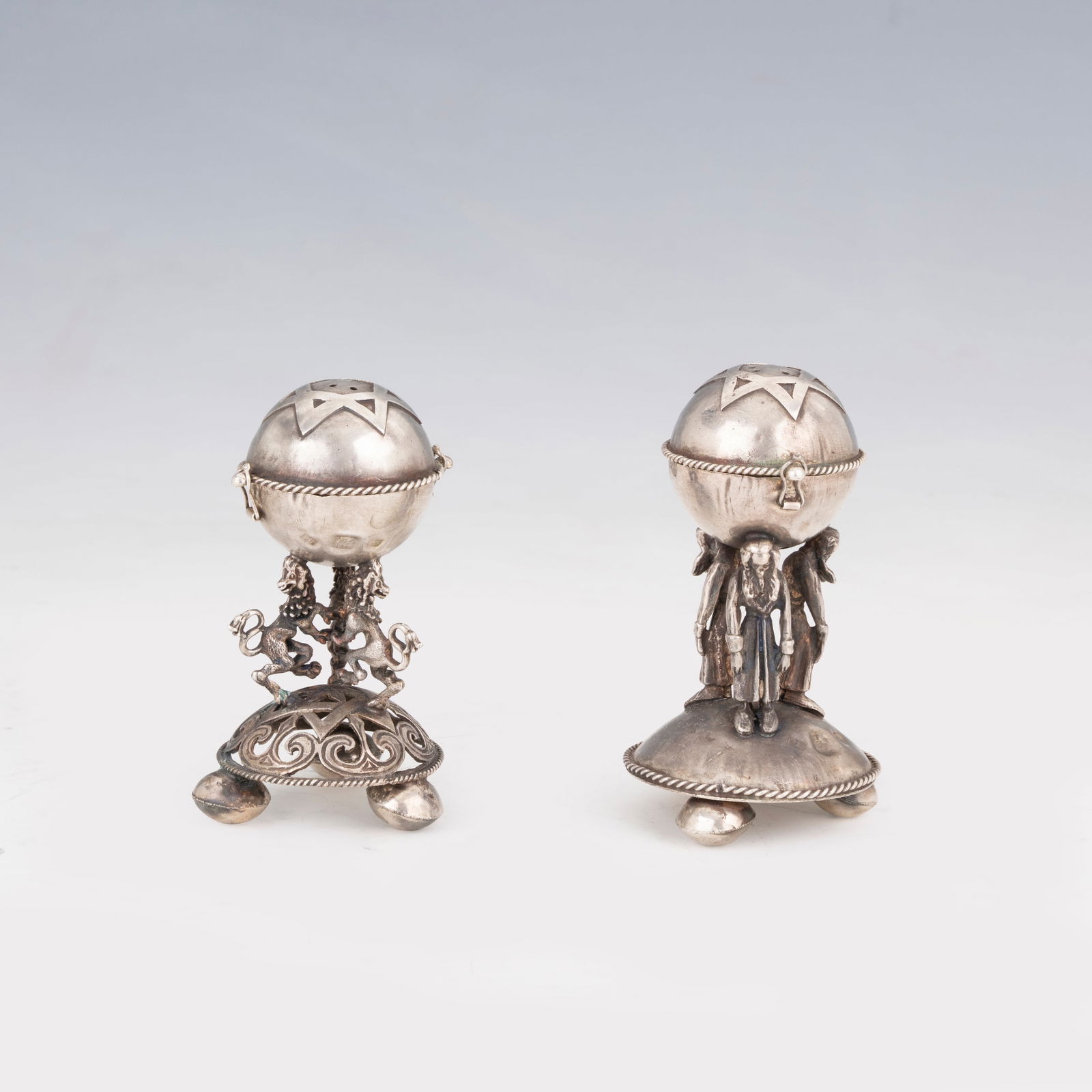 Set Judaica Besamin Coppia di saliere in argento Russia, fine del XIX secolo 8 x 4,5 cm 95 g (1 of 4)