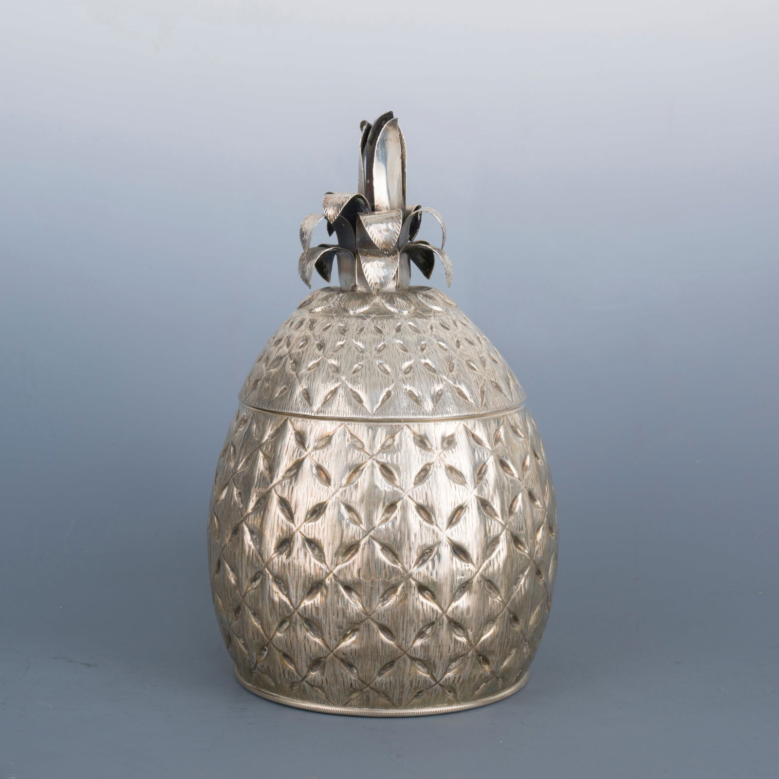 Porta ghiaccio in argento a foggia di ananas Italia, 1945/1971 Marchio dell'argentiere 387 MI (1 of 5)