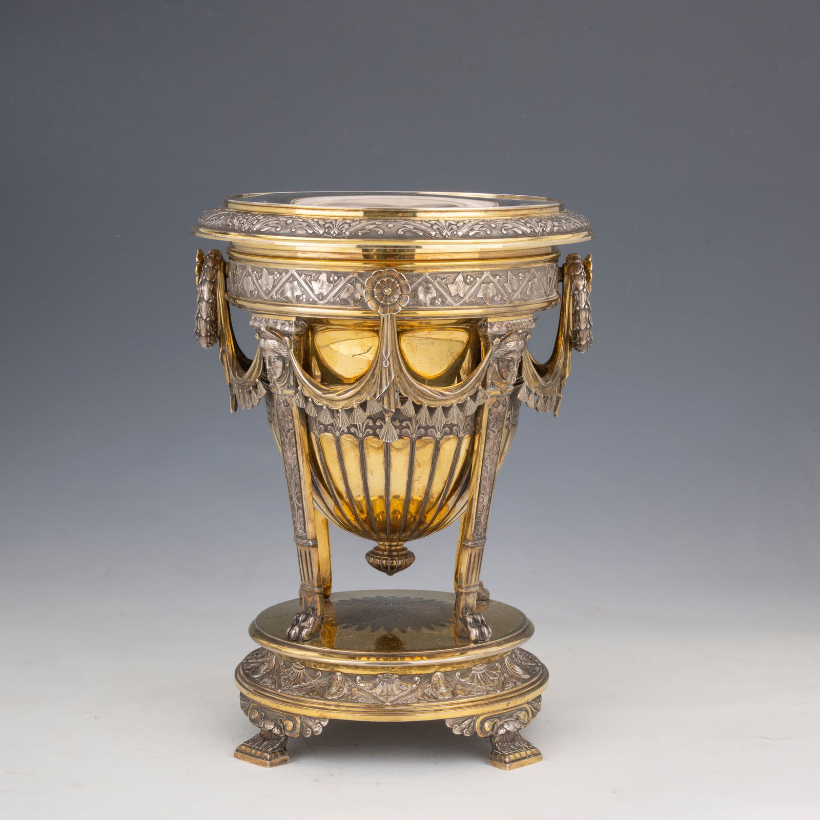 Porta champagne in argento e argento dorato Corpo a forma di urna con basamento circolare con bordo (1 of 12)