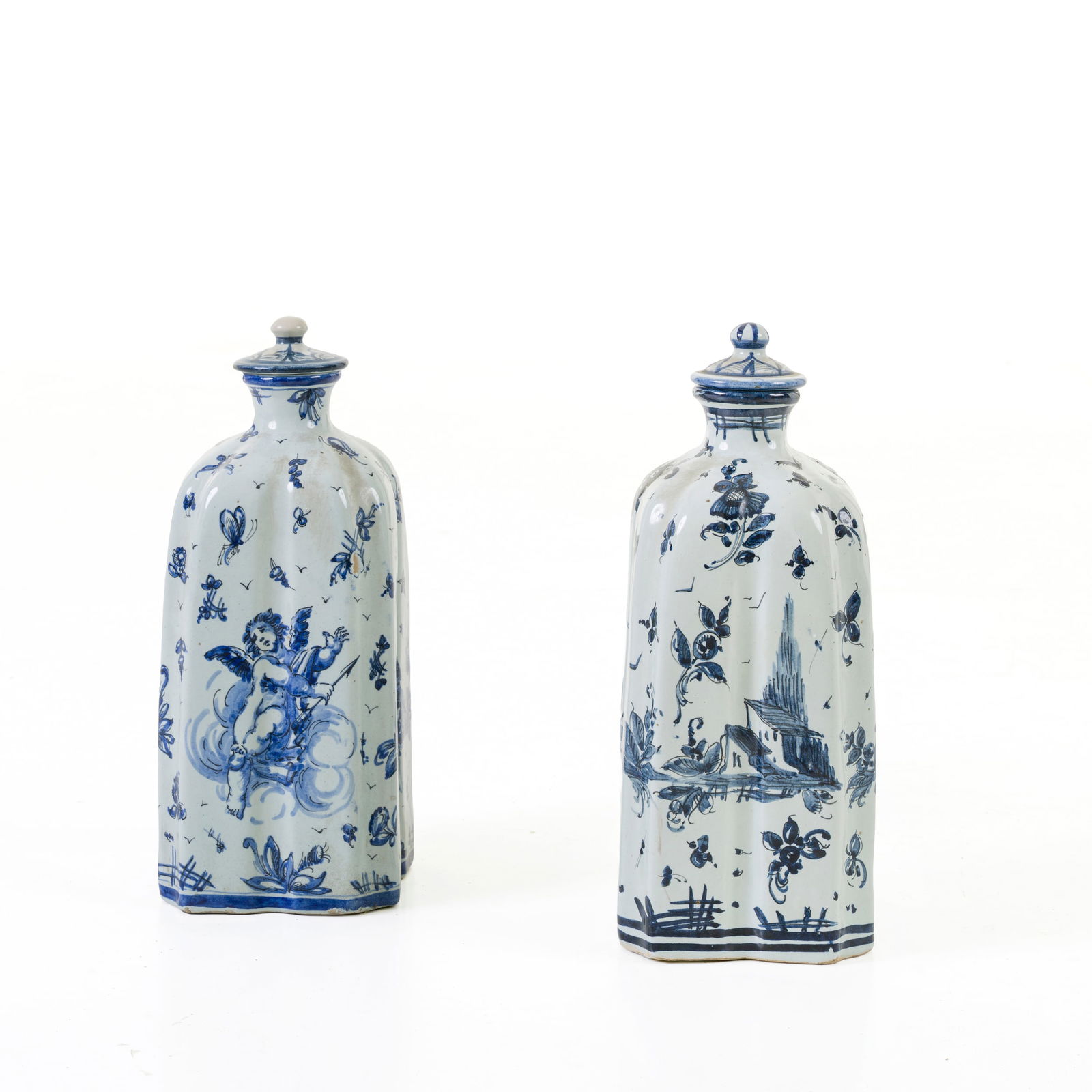 Due decanters polilobati Ceramica bianca smaltata Savona, fine del XIX secolo 28,5 x 11,5 x 11,5 cm (1 of 6)