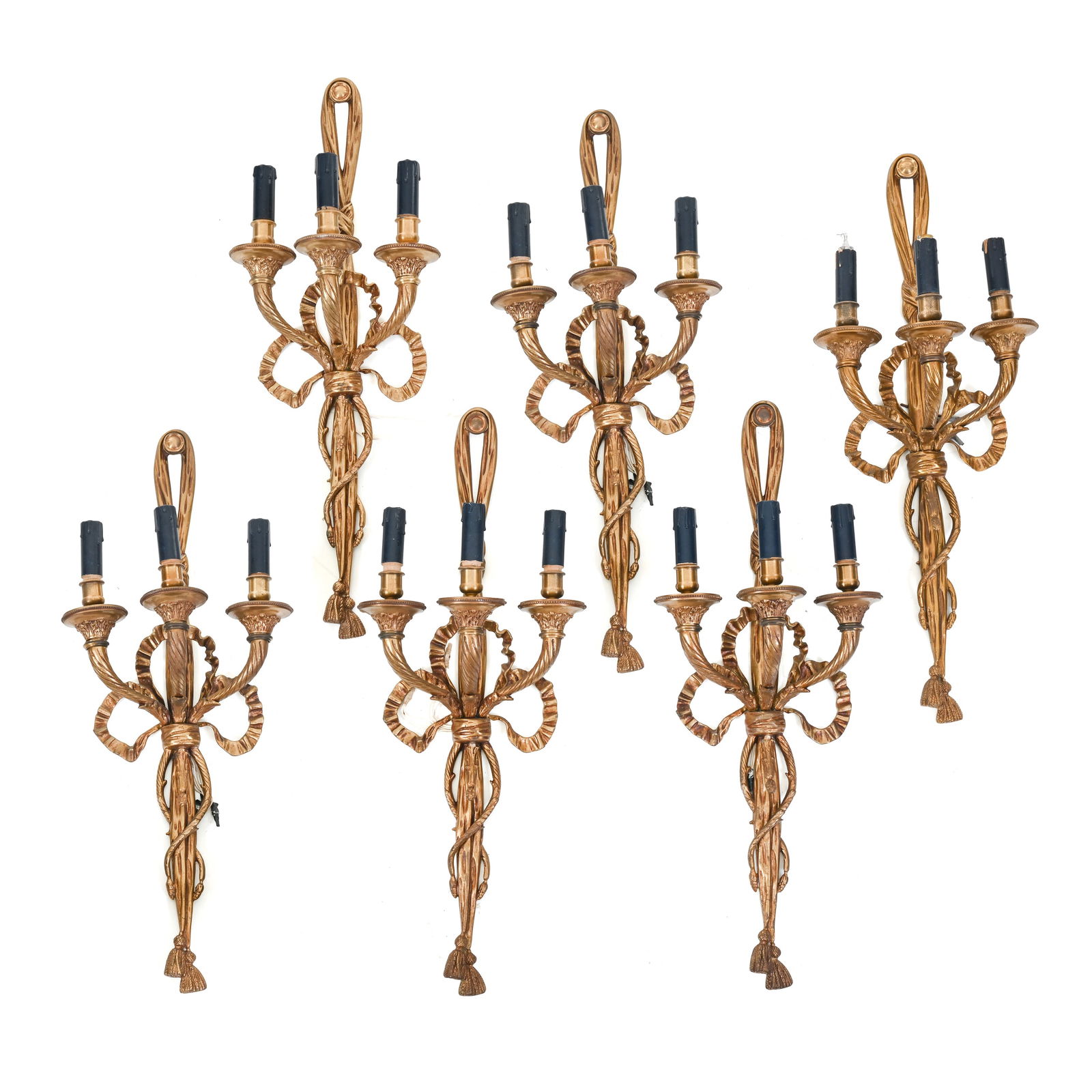 Sei appliques a tre fiamme Bronzo dorato Francia, XX secolo 67 x 18 cm Six three-light wall lamps (1 of 3)