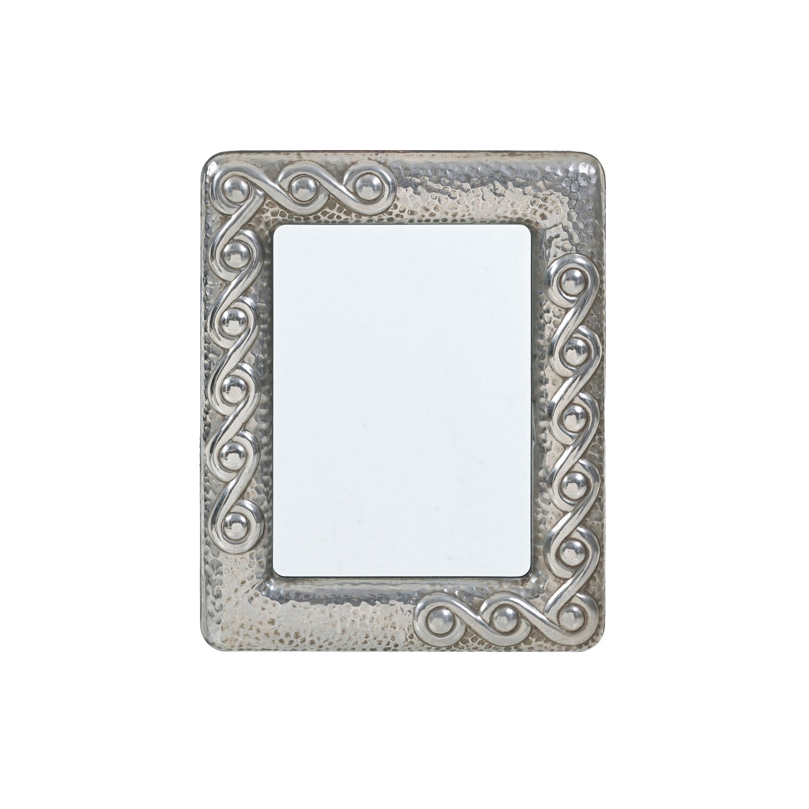 Manifattura italiana Piccola specchiera con decoro astratto geometrico Metallo argentato battuto (1 of 3)