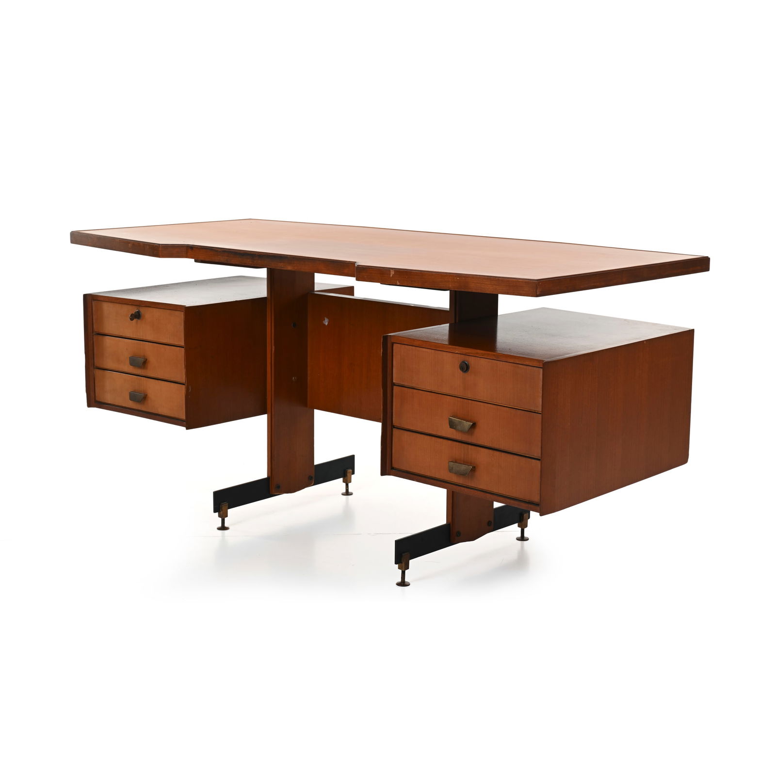 Galleria Mobili D'Arte Cantù Scrivania direzionale Struttura in legno impiallacciato, sostegni in (1 of 8)