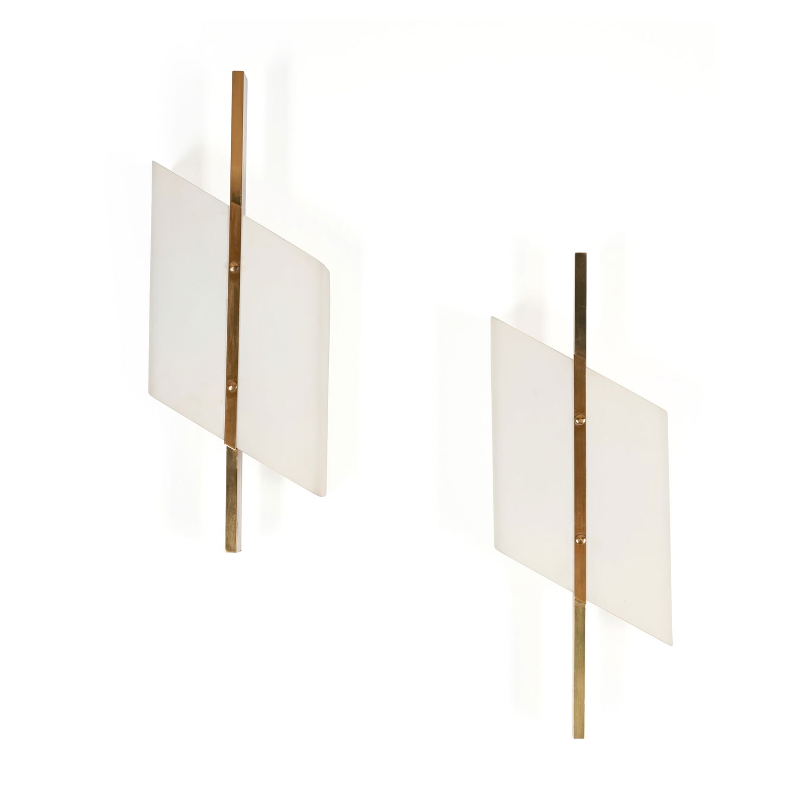 Luigi Fontana Coppia di lampade da parete Mod. 4605/M Struttura in ottone, diffusore in vetro (1 of 1)