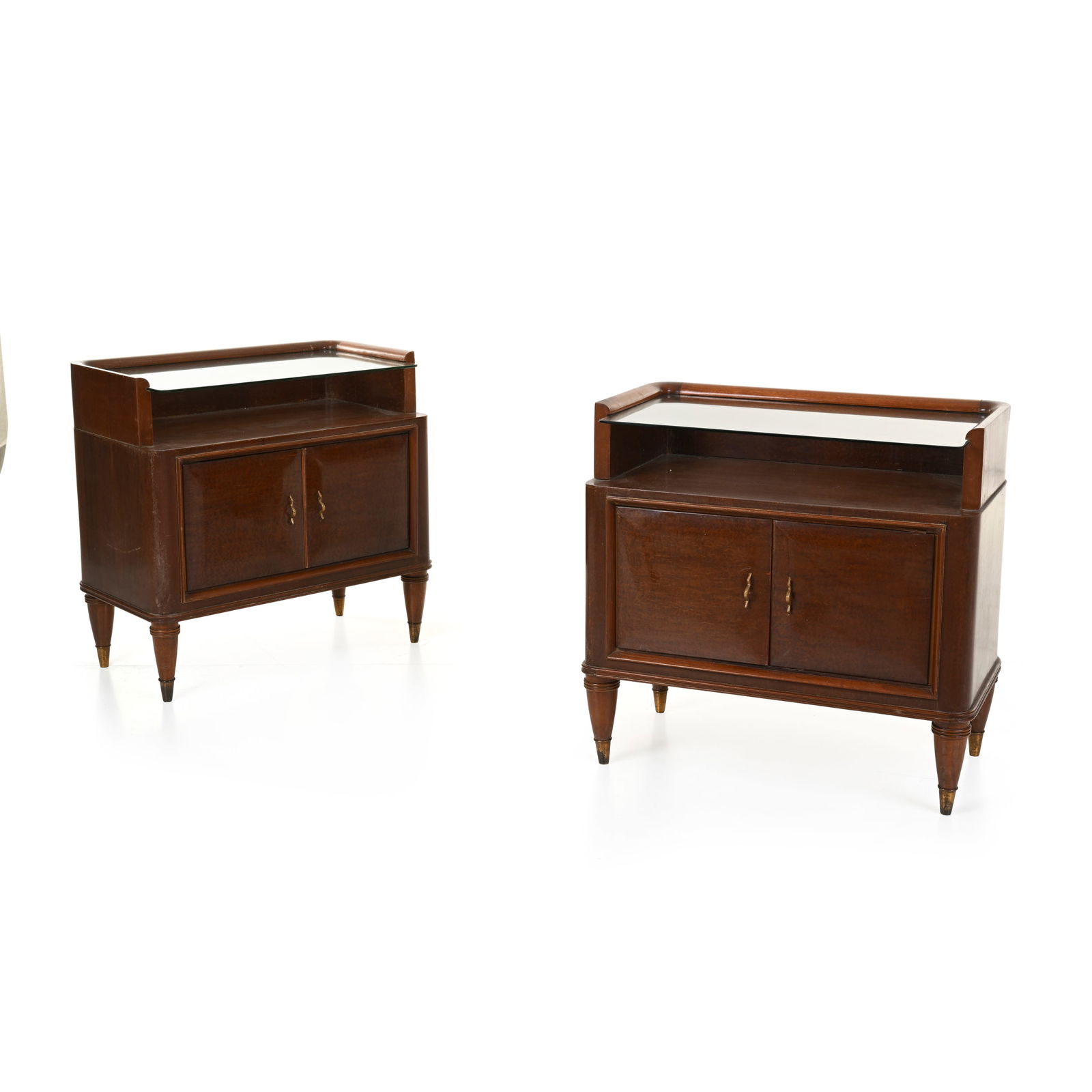 Manifattura italiana Coppia di comodini Struttura in legno, dettagli in ottone, ripiano in cristallo (1 of 4)