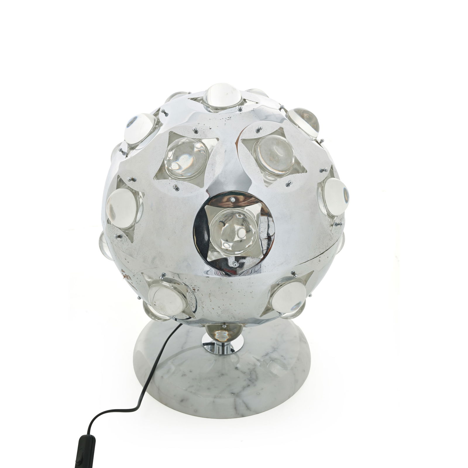 Oscar Torlasco Lampada da tavolo Struttura in metallo argentato e gemme in cristallo molato a forte (1 of 3)