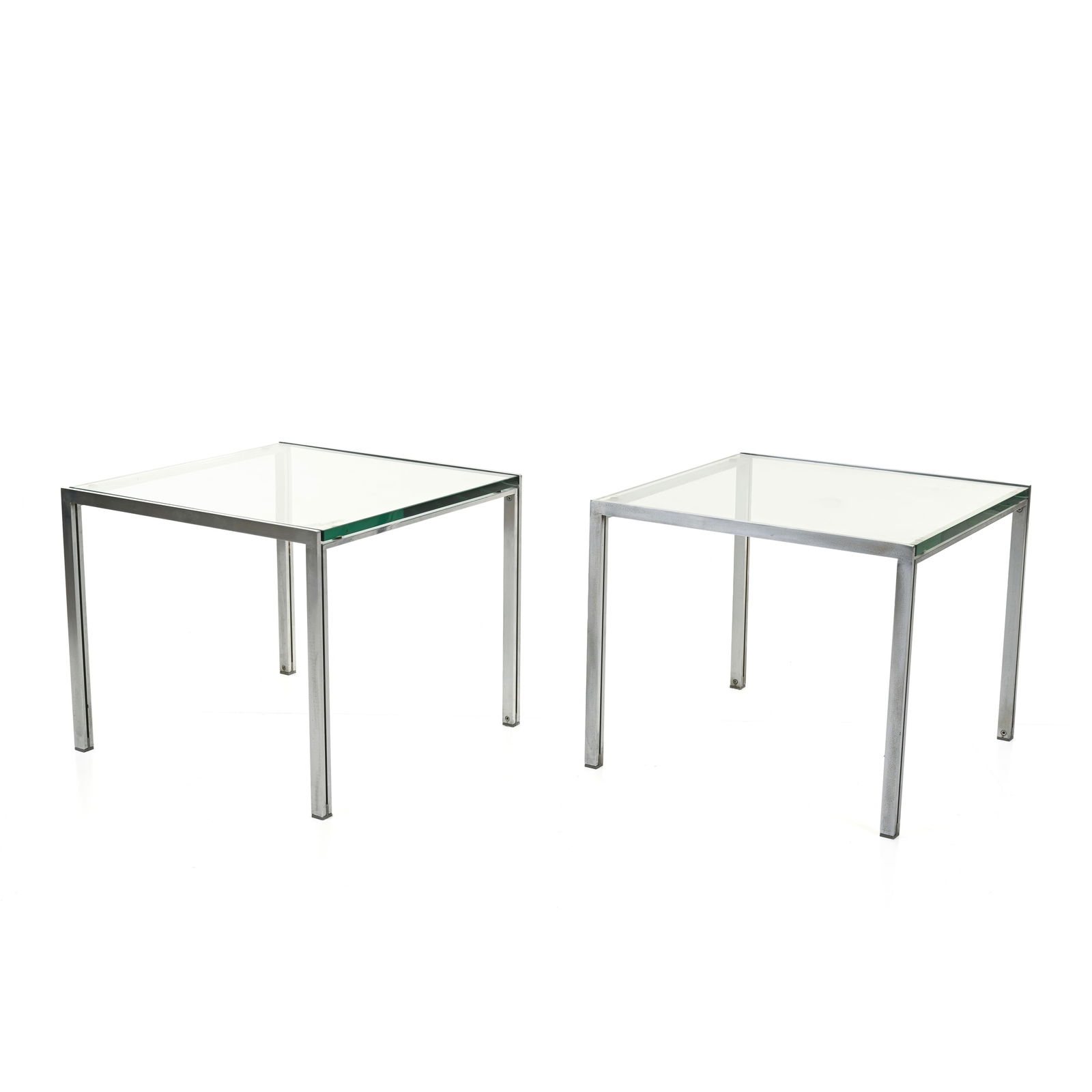 Ross Littell (? 1924 - ? 2000) Coppia di tavoli bassi Struttura in metallo cromato, ripiano in (1 of 5)