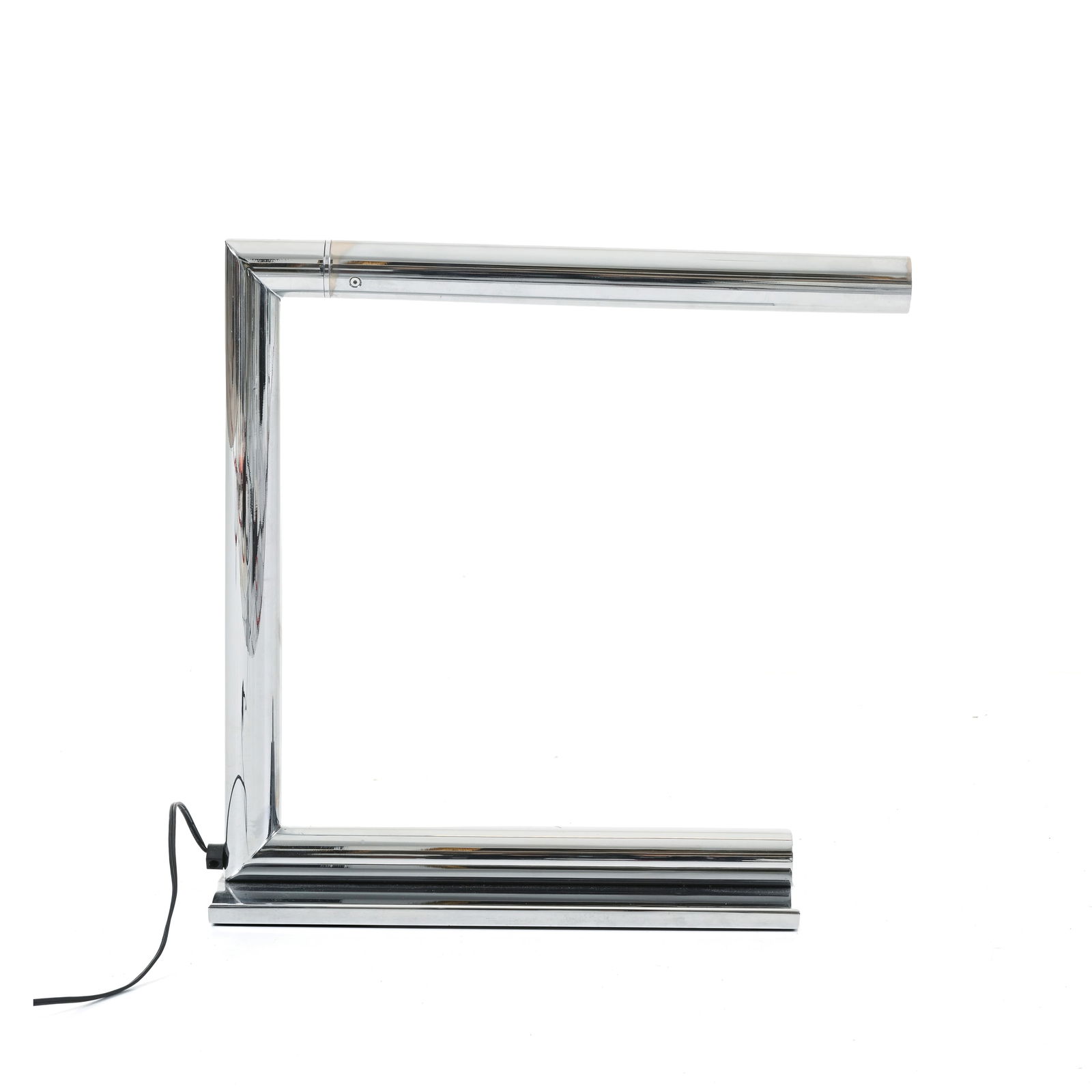 William Pianta Lampada da tavolo Mod. Aireen Struttura in metallo cromato, diffusore orientabile (1 of 5)