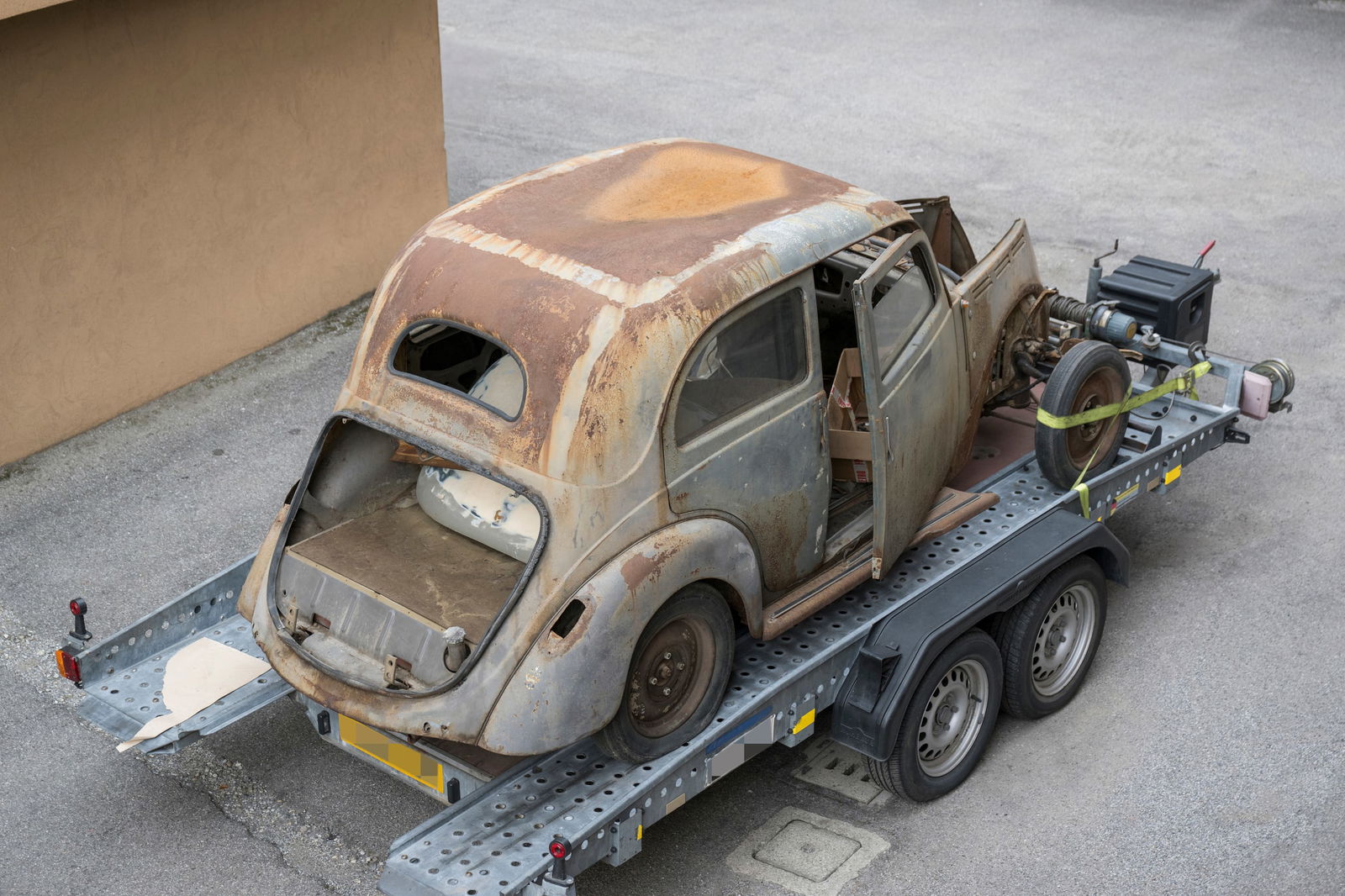 Carrello HUMBAUR HAK250: HUMBAUR HAK250 Rimorchio trasporta auto Carta Circolazione CL 0288143 Numero di immatricolazione AD61409 Prima immatricolazione in Italia in data 05/12/2005 Ultima revisione il 22/02/2021 Esposizione