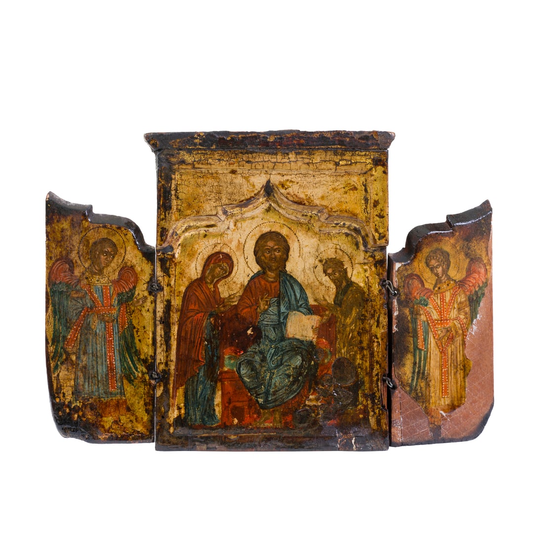 Icona veneto cretese del XVII secolo: Icona tripartita da viaggio veneto cretese del XVII secolo Diesis e due angeli Tempera e oro su tavola 14 x 20 cm A triptych travelling icon of the Cretan-Venetian school of the 17th century Deesis an