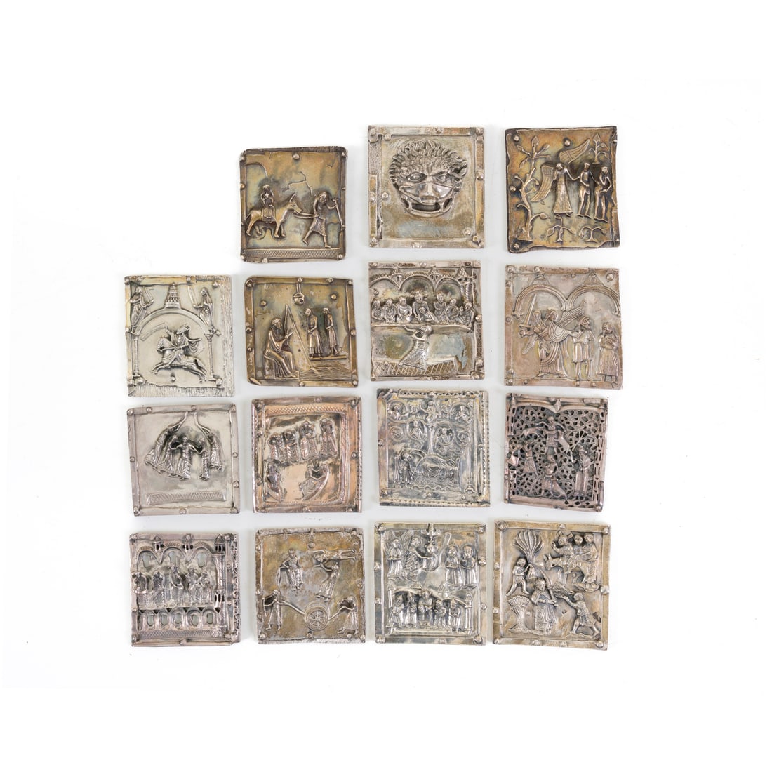 Quindici formelle in argento, manifattura italiana, dopo il 1971: Quindici formelle realizzate a riprendere parte delle placche presenti sulla porta della Basilica di San Zeno a Verona Raffiguranti: Fuga in Egitto - Mascherone di destra - Cacciata dei progenitori da